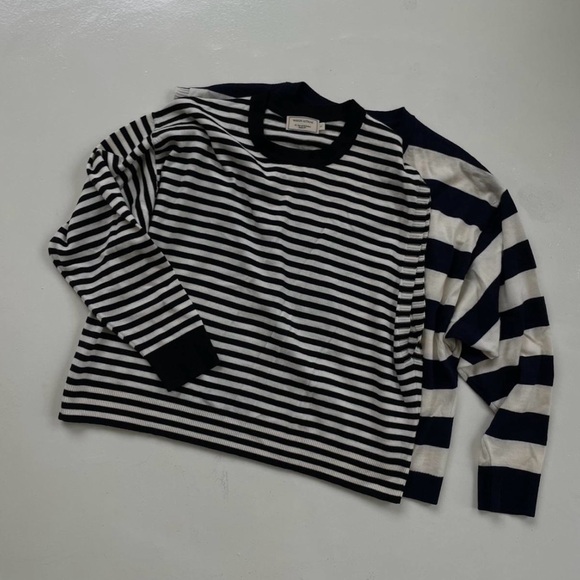 MAISON KITSUNÉ Striped V-Neck Sweater Small NWOT - Picture 2 of 4